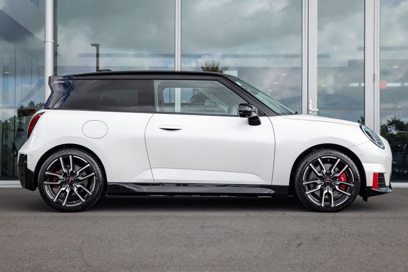 2026 MINI Cooper JCW E Full Electric image 3