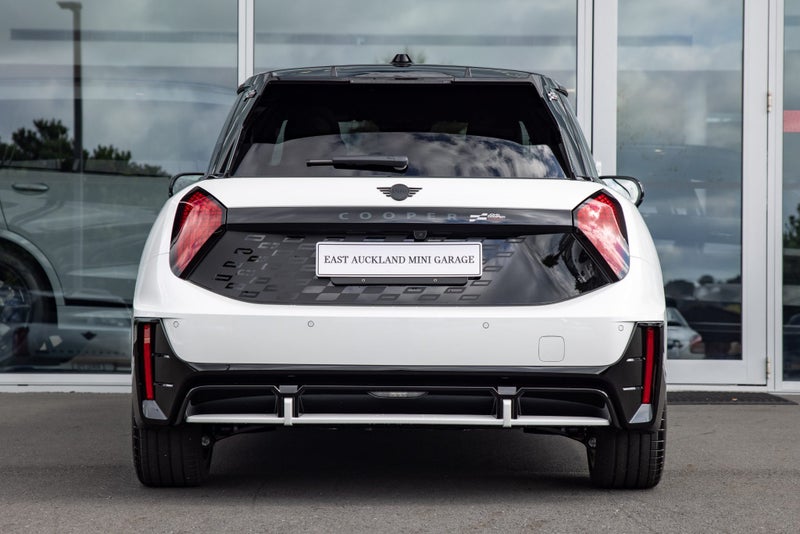 2026 MINI Cooper JCW E Full Electric image 4