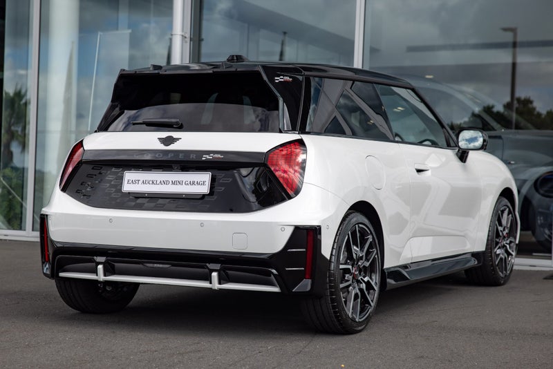 2026 MINI Cooper JCW E Full Electric image 5