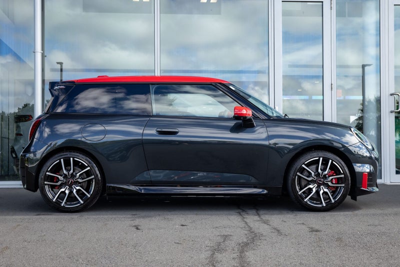 2026 MINI Cooper JCW E Full Electric image 3