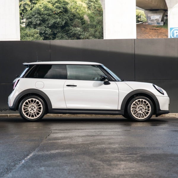 2026 MINI Cooper S 3 Door Favoured image 4