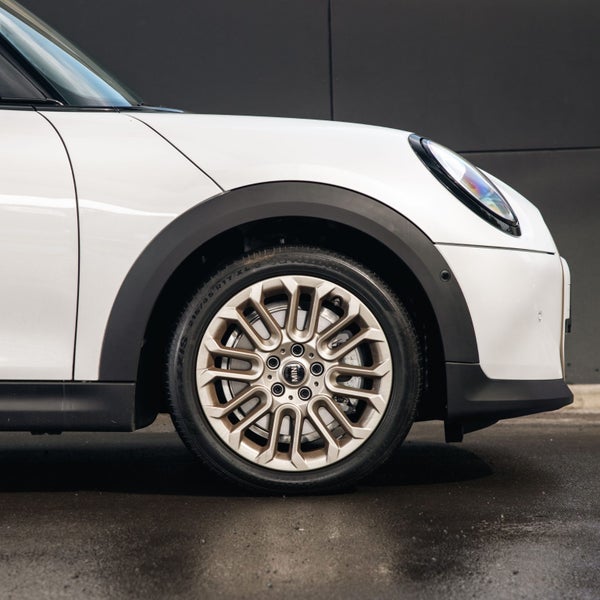 2026 MINI Cooper S 3 Door Favoured image 5