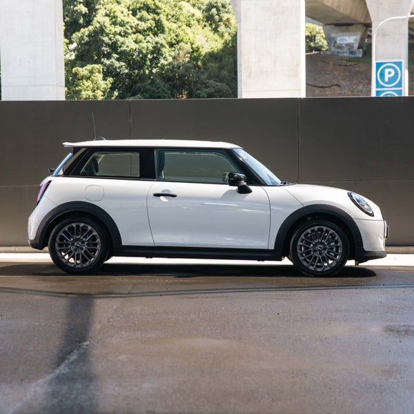 2026 MINI Cooper S 3 Door Hatch Classic image 4