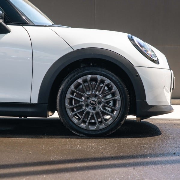 2026 MINI Cooper S 3 Door Hatch Classic image 5