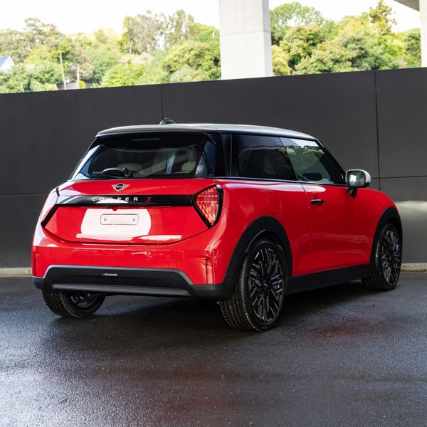 2026 MINI Cooper S 3 Door Hatch Favoured image 2