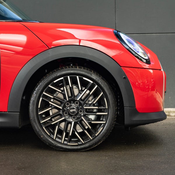 2026 MINI Cooper S 3 Door Hatch Favoured image 5