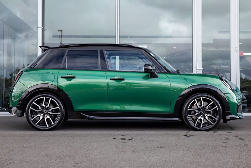 2026 MINI Cooper S 5 door JCW Sport image 3