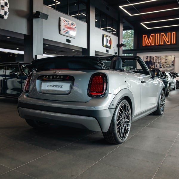 2026 MINI Cooper S Convertible Favoured image 4
