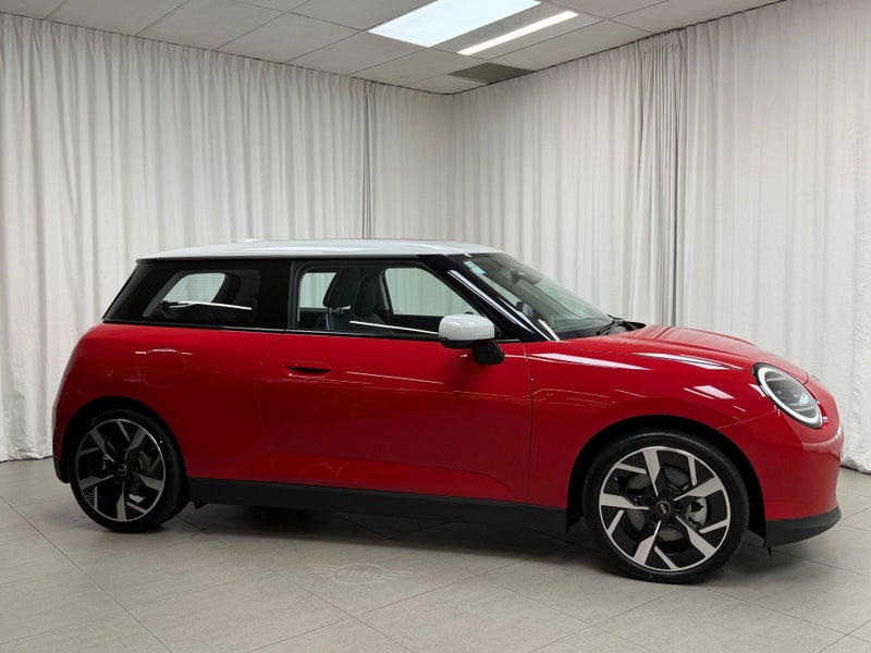 2026 MINI Cooper S Cooper E 3Door Classic image 3