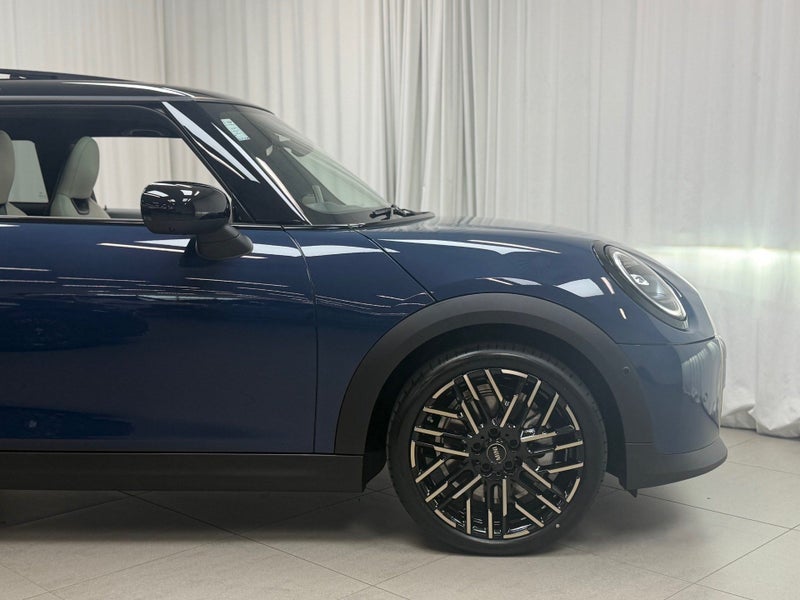 2026 MINI Cooper S Cooper S 3Door Favoured image 2