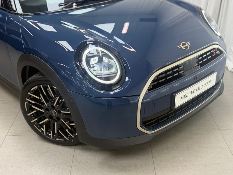2026 MINI Cooper S Cooper S 3Door Favoured image 3