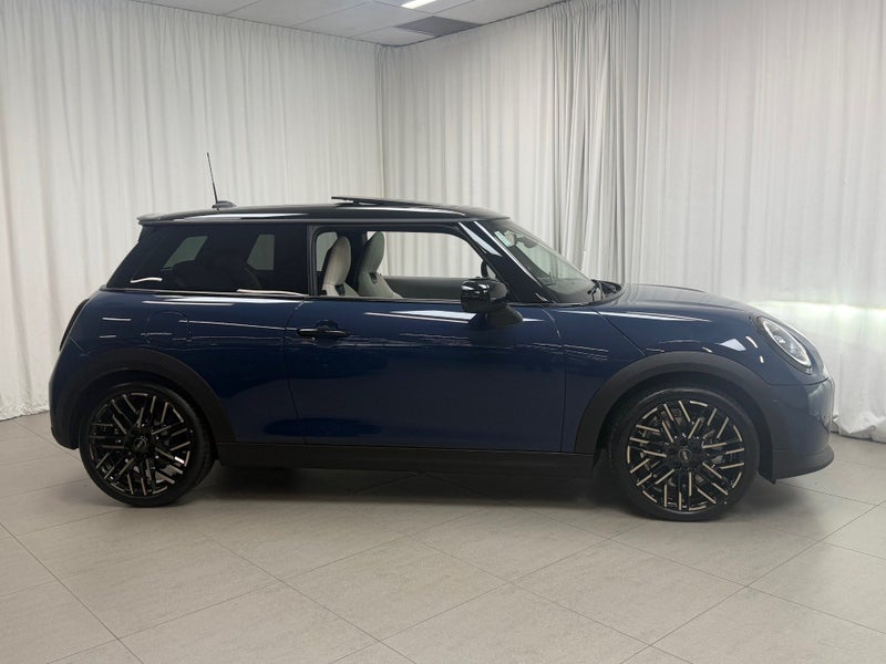 2026 MINI Cooper S Cooper S 3Door Favoured image 4