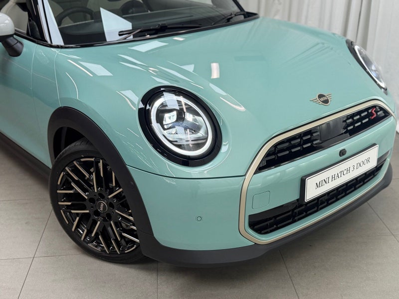 2026 MINI Cooper S Cooper S 3Door Favoured image 4