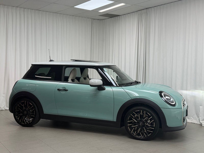 2026 MINI Cooper S Cooper S 3Door Favoured image 5