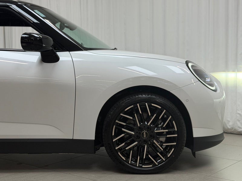 2026 MINI Cooper S Cooper SE Favoured image 2