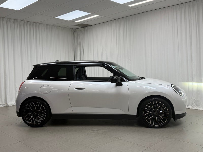 2026 MINI Cooper S Cooper SE Favoured image 4