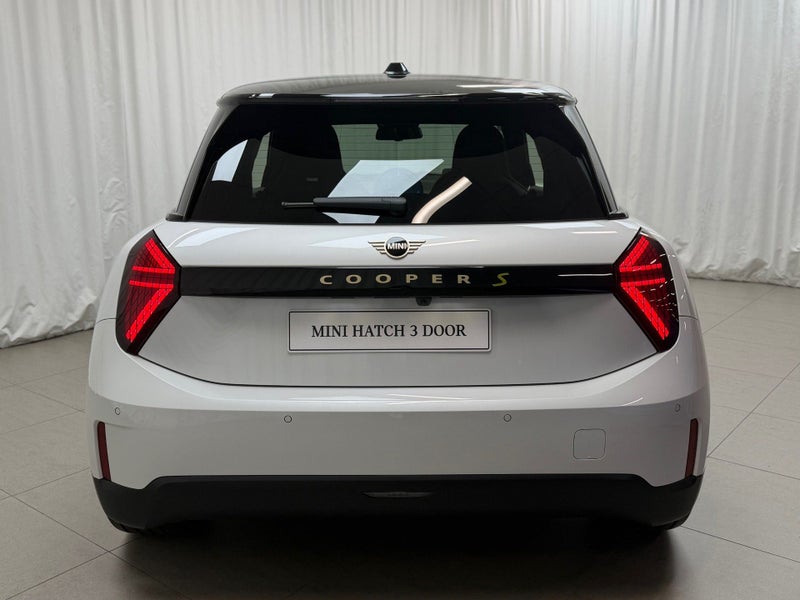 2026 MINI Cooper S Cooper SE Favoured image 5