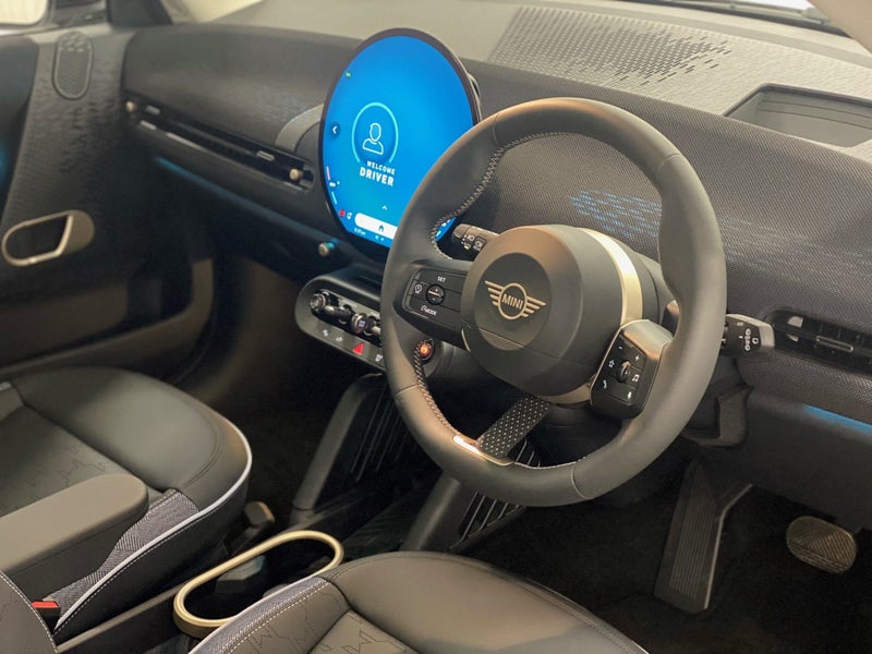 2026 MINI Cooper SE 3 Door Cooper E 3Door Classic image 5