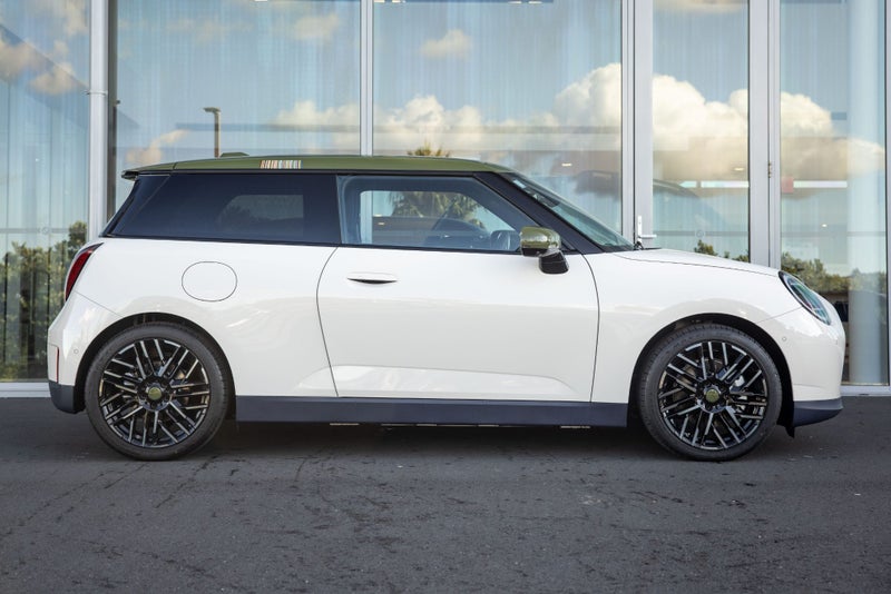 2026 MINI Cooper SE 3 door Full Electric Paul S... image 3