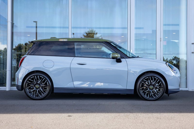 2026 MINI Cooper SE 3 door Full Electric Paul S... image 3