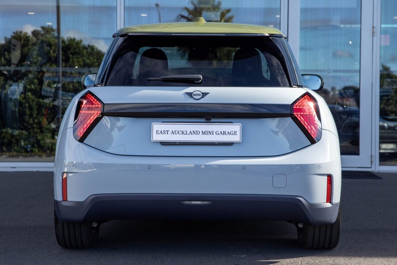 2026 MINI Cooper SE 3 door Full Electric Paul S... image 4