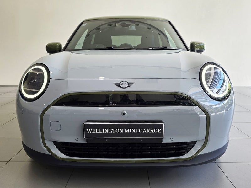 2026 MINI Cooper SE Paul Smith Edition image 2