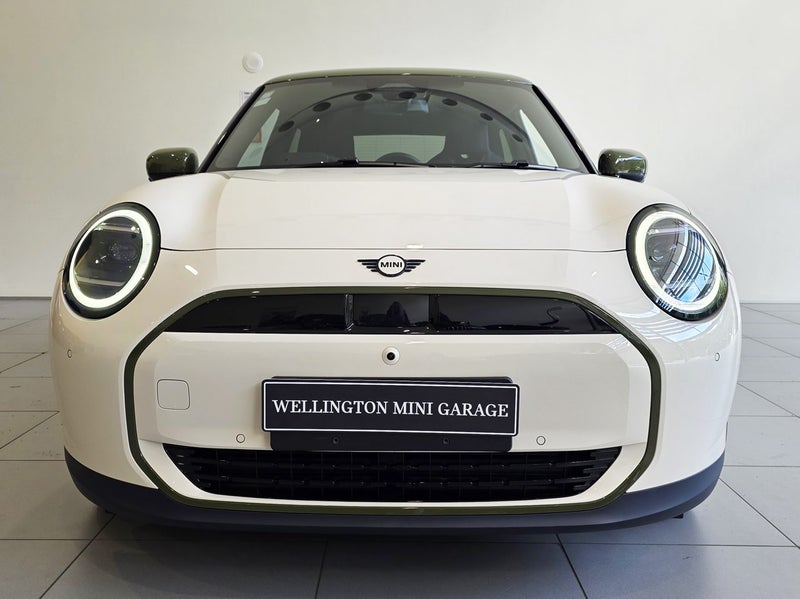2026 MINI Cooper SE Paul Smith Edition image 2