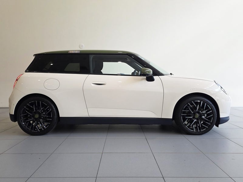 2026 MINI Cooper SE Paul Smith Edition image 3