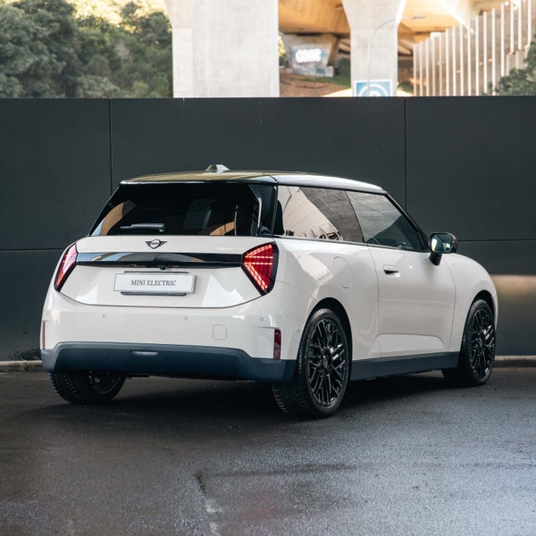2026 MINI Cooper SE Paul Smith Edition image 2