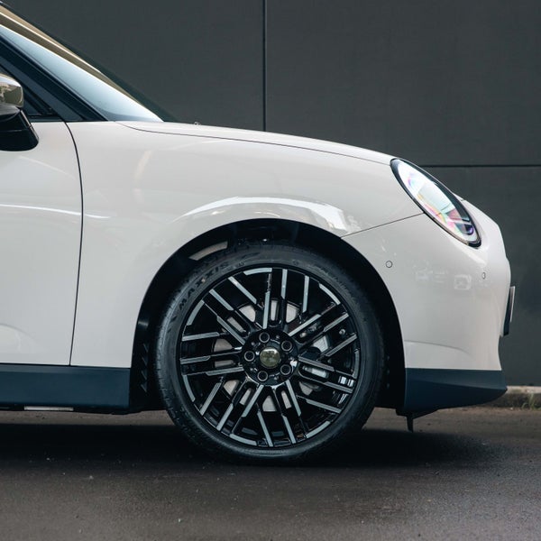 2026 MINI Cooper SE Paul Smith Edition image 5