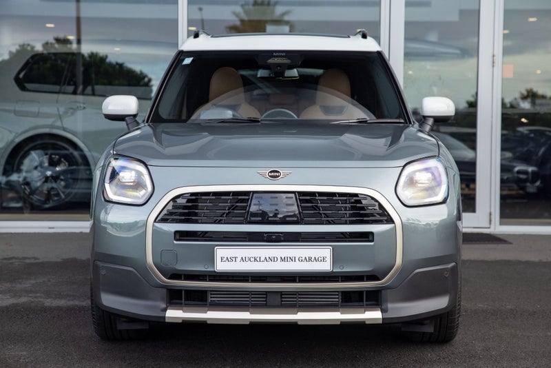 2026 MINI Countryman C Favoured image 2