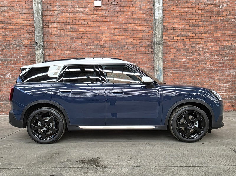 2026 MINI Countryman C Favoured image 3