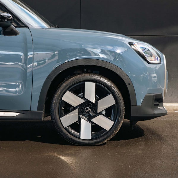 2026 MINI Countryman Cooper S ALL4 Favoured image 5