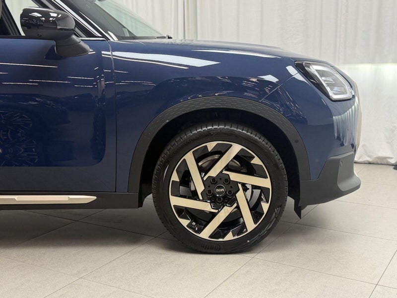 2026 MINI Countryman Countryman C Favoured image 3