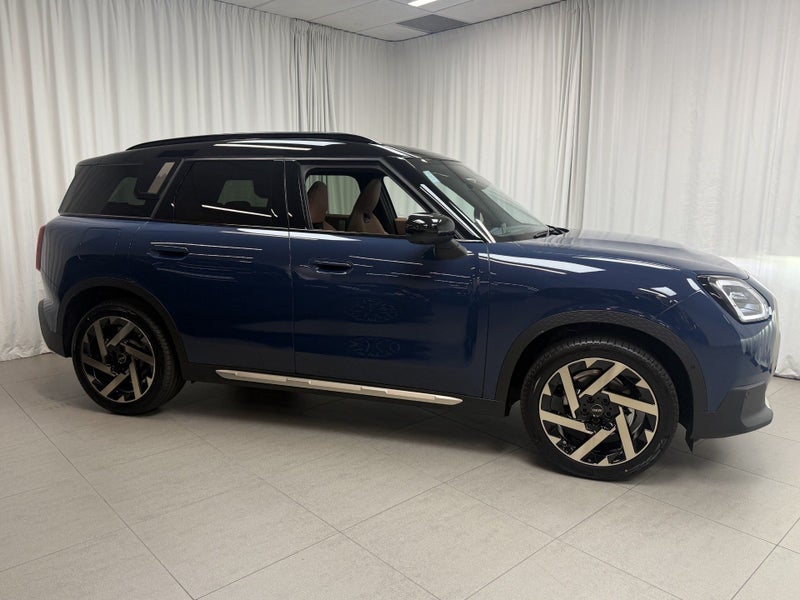 2026 MINI Countryman Countryman C Favoured image 4