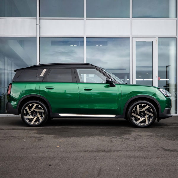 2026 MINI Countryman Countryman C Favoured image 3