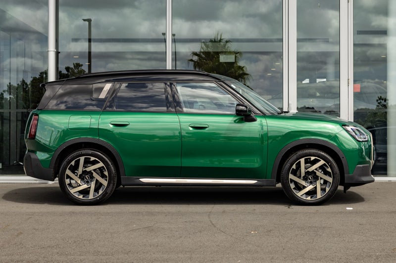 2026 MINI Countryman Countryman C Favoured image 3