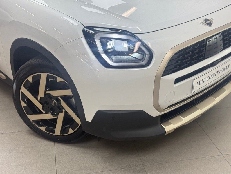 2026 MINI Countryman Countryman C Favoured image 2
