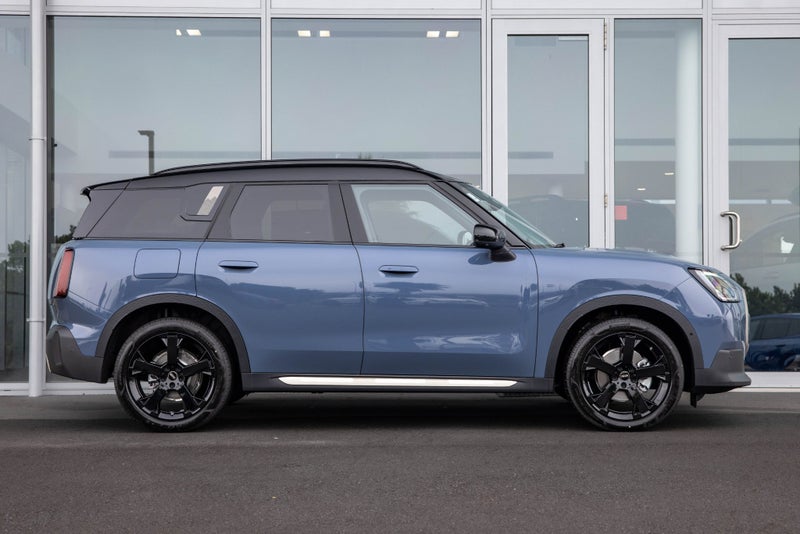 2026 MINI Countryman Countryman C Favoured image 3