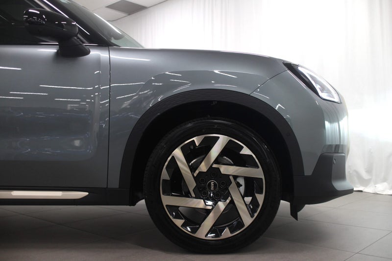 2026 MINI Countryman Countryman C Favoured image 2