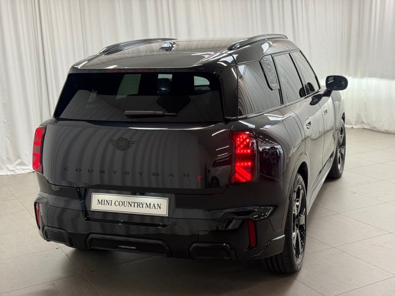 2026 MINI Countryman Countryman S ALL4 JCW Sport image 3
