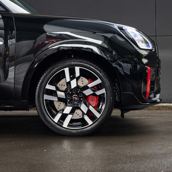 2026 MINI Countryman JCW ALL4 Favoured image 5
