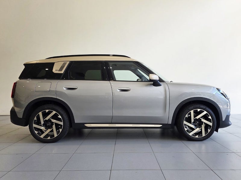2026 MINI Countryman S ALL4 Favoured image 3