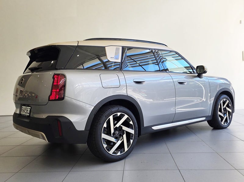 2026 MINI Countryman S ALL4 Favoured image 4