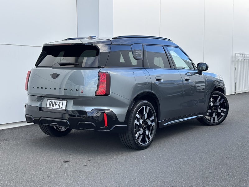 2026 MINI Countryman S All4 JCW Sport Pack image 2