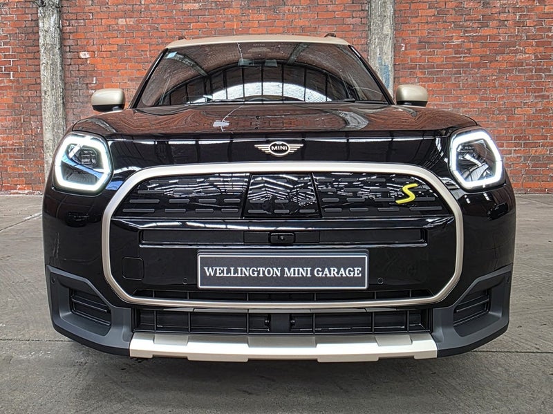 2026 MINI Countryman SE All4 Favoured image 2
