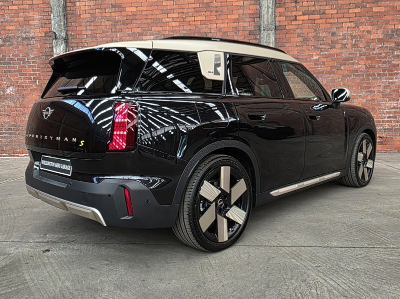 2026 MINI Countryman SE All4 Favoured image 4