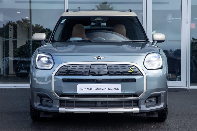 2026 MINI Countryman SE ALL4 Full electric Favo... image 2