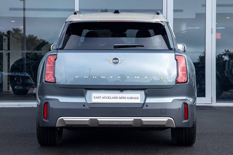2026 MINI Countryman SE ALL4 Full electric Favo... image 4