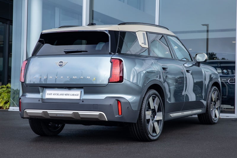 2026 MINI Countryman SE ALL4 Full electric Favo... image 5